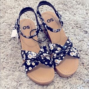 SO Delaniee Black Daisy Wedge Sandals, Size 2